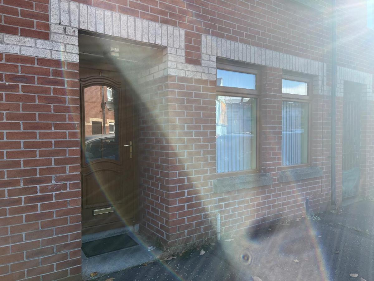 11 Parkmore Street, Ormeau Road, Belfast, Bt7 2Gt, 2 Bedroom House Dış mekan fotoğraf