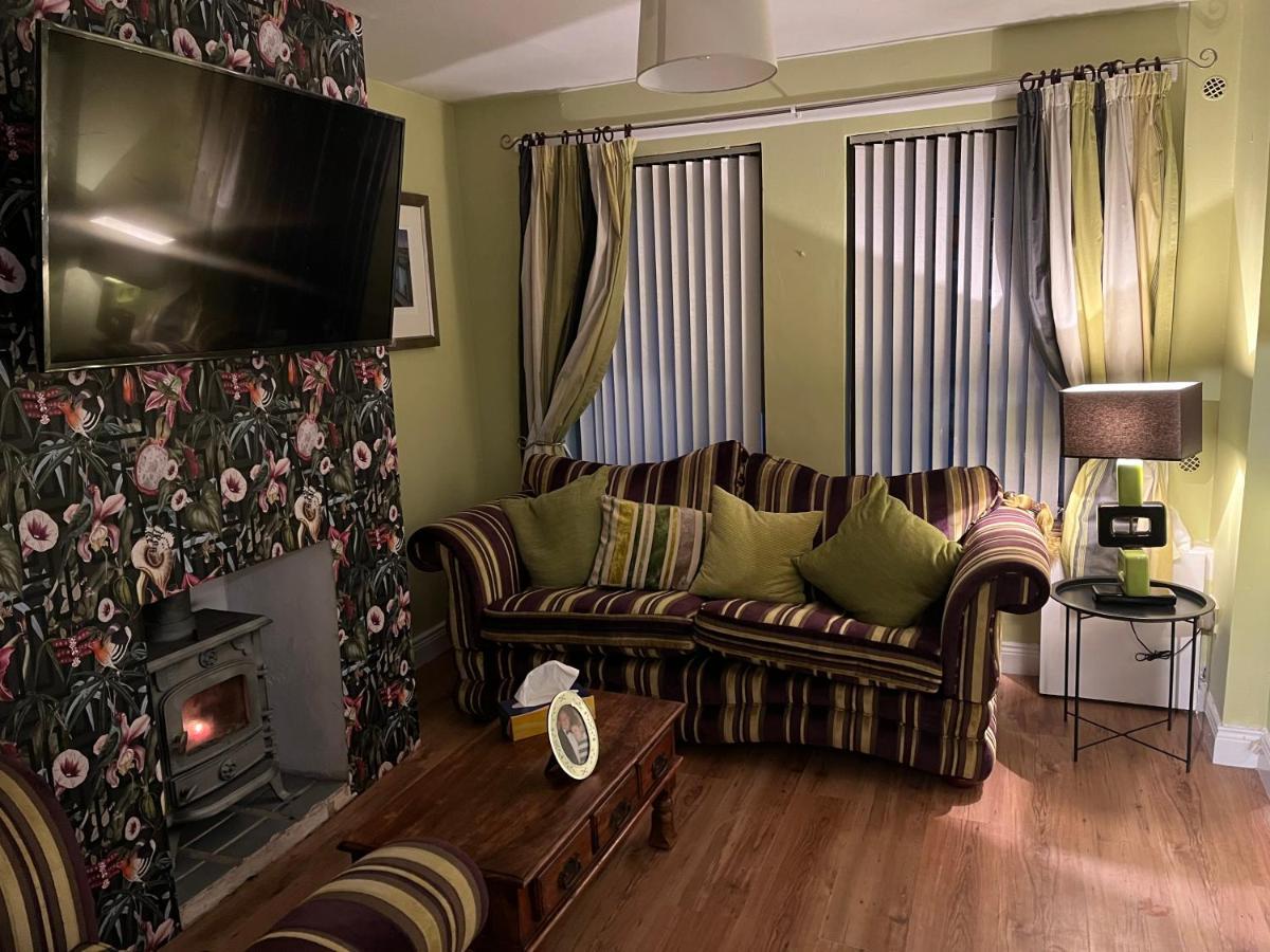 11 Parkmore Street, Ormeau Road, Belfast, Bt7 2Gt, 2 Bedroom House Dış mekan fotoğraf